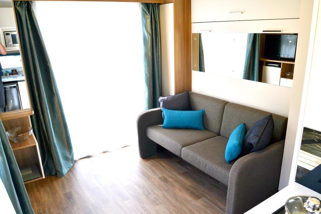 Hele Valley Holiday Park Ilfracombe Bagian luar foto